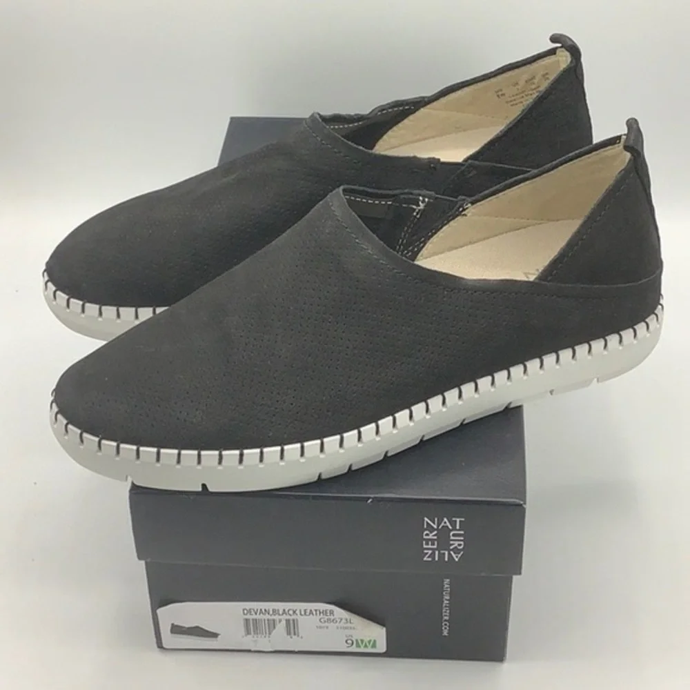 NATURALIZER Black Devan Leather Slip-On Sneakers